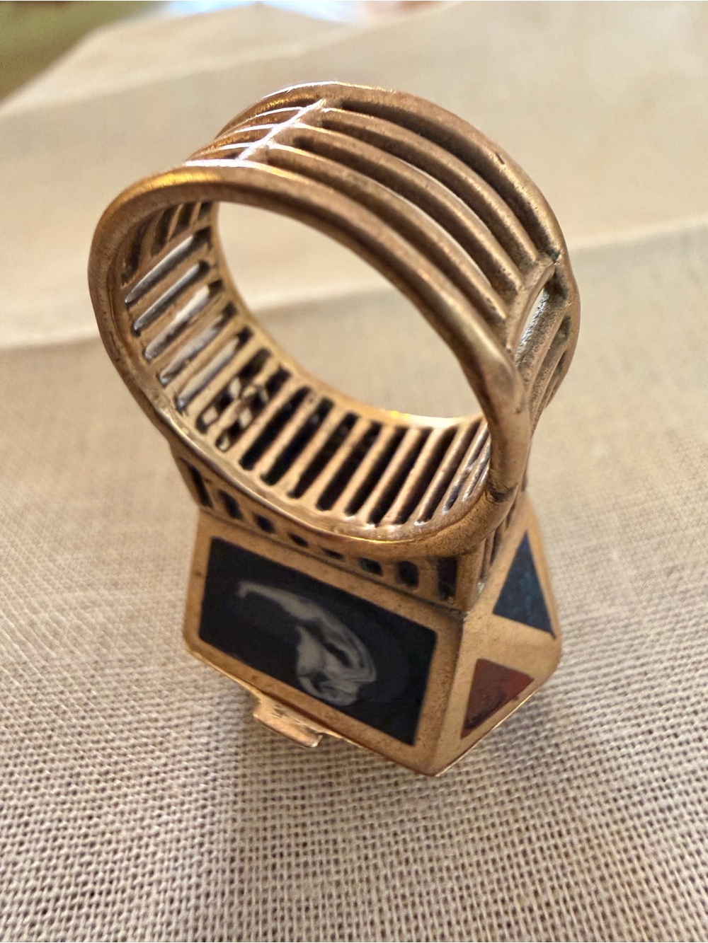 Vintage Secret Compartment Snuff Ring with Geometric Gemstone Inlay - Picture 3 of 8